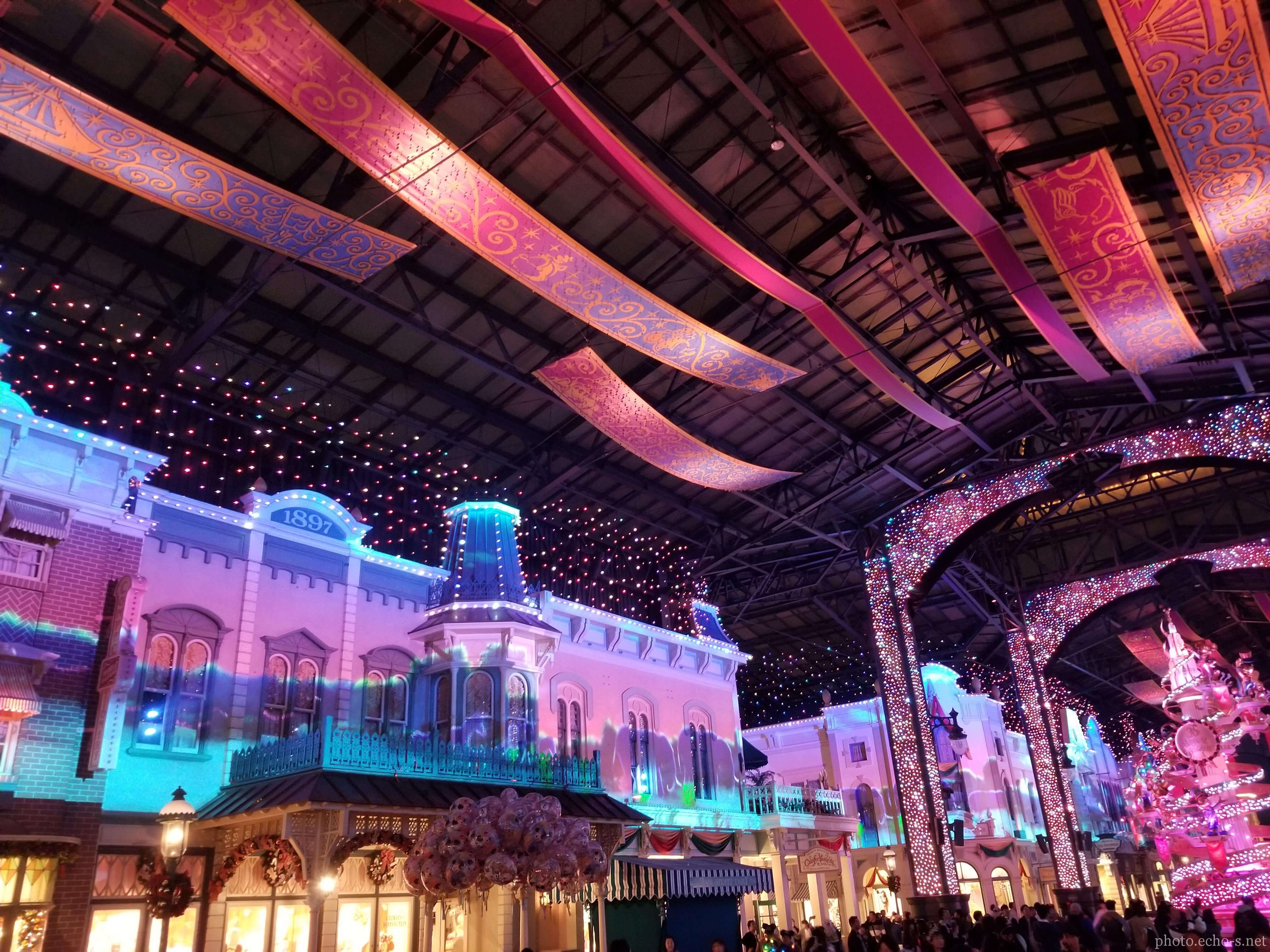 東京ディズニーランド ワールドバザール プロジェクションマッピング 風景 響鳴写真館 東京ディズニーランド ワールドバザール プロジェクションマッピング 風景 響鳴写真館