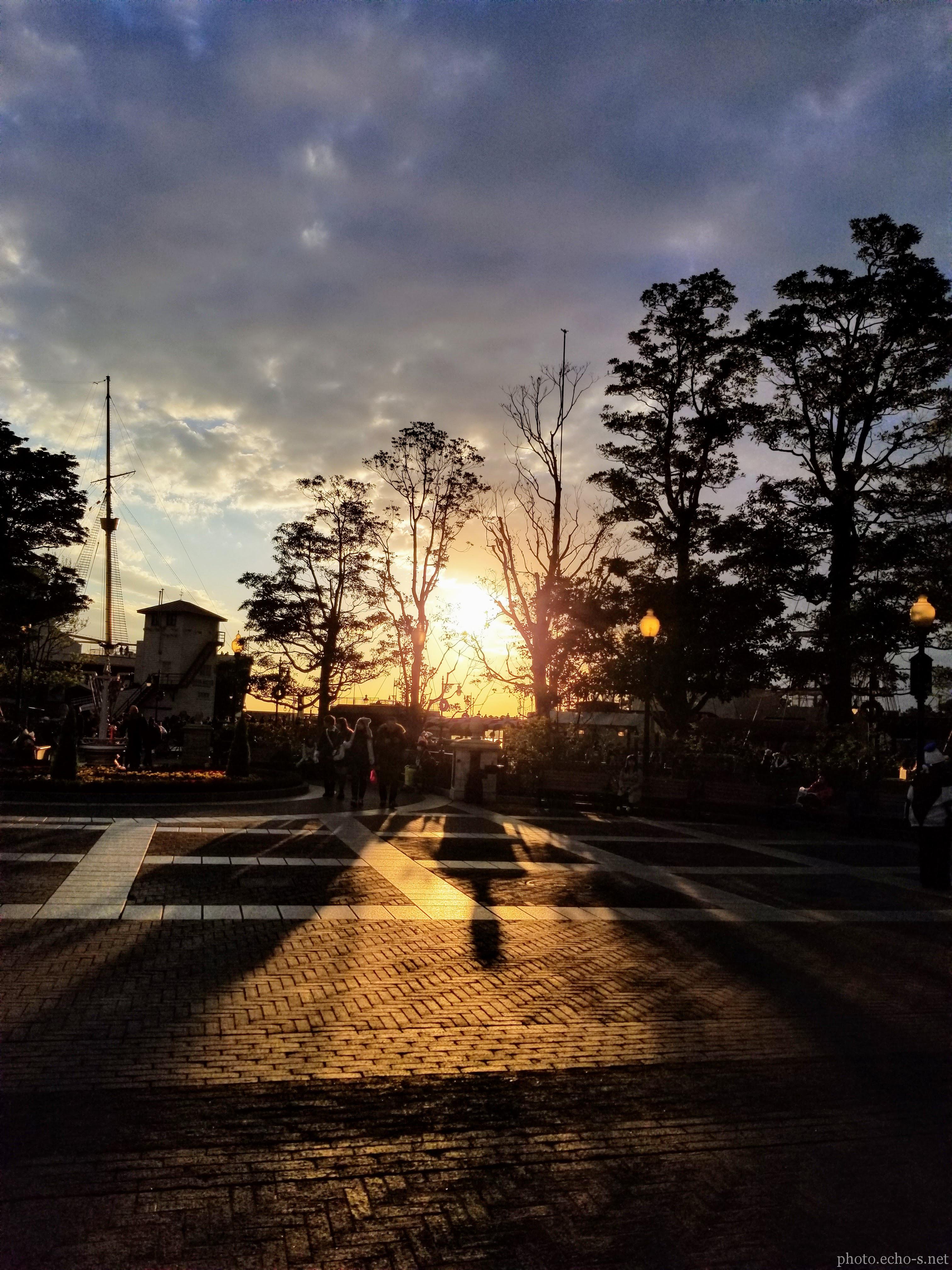 東京ディズニーシー アメリカンウォーターフロント ウォーターフロントパーク 夕方 東京ディズニーシー アメリカンウォーターフロント ウォーターフロントパーク 夕方