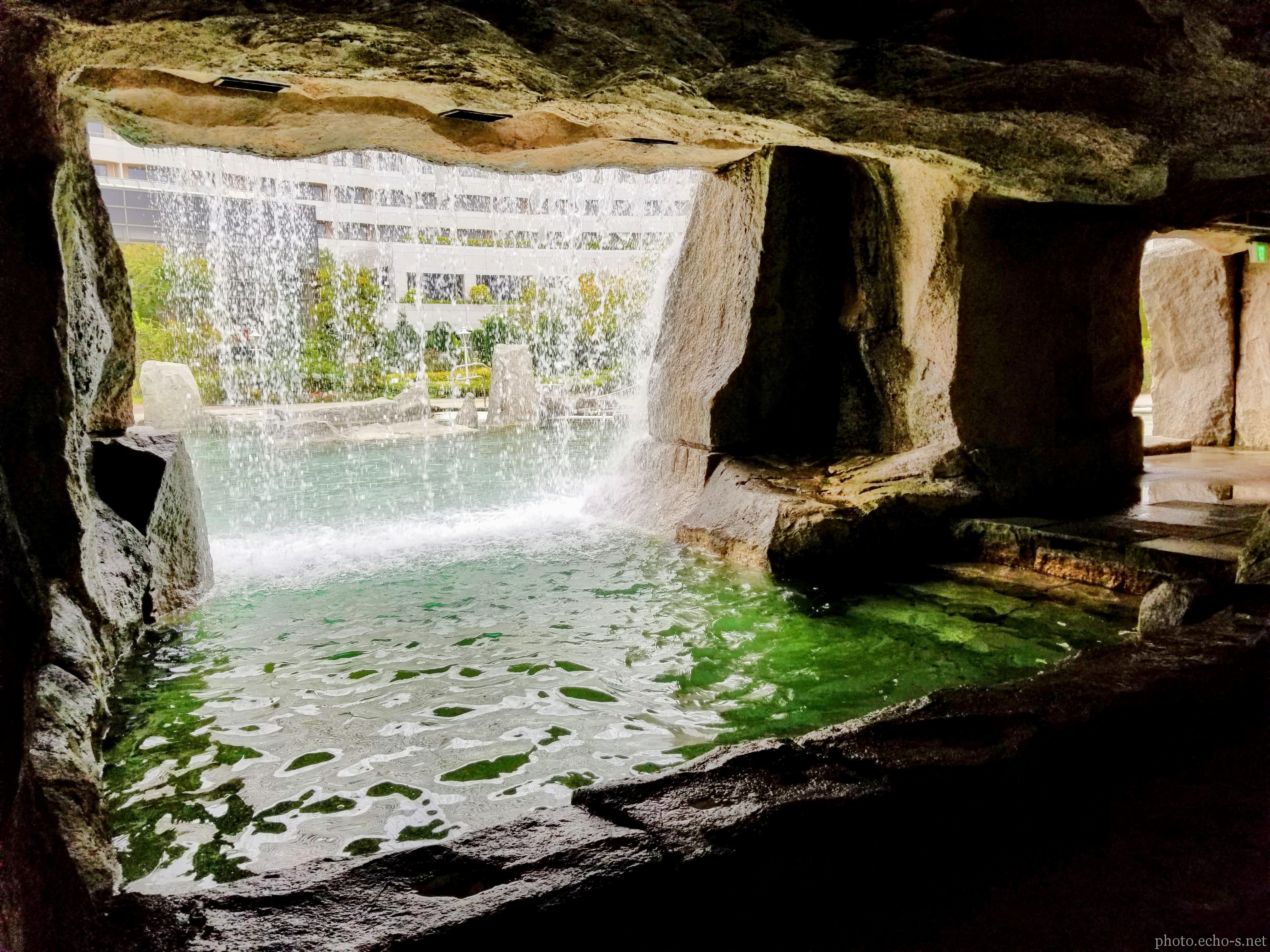 舞浜 シェラトン・グランデ・トーキョーベイ・ホテル ガーデンプール 滝裏 舞浜 シェラトン・グランデ・トーキョーベイ・ホテル ガーデンプール 滝裏